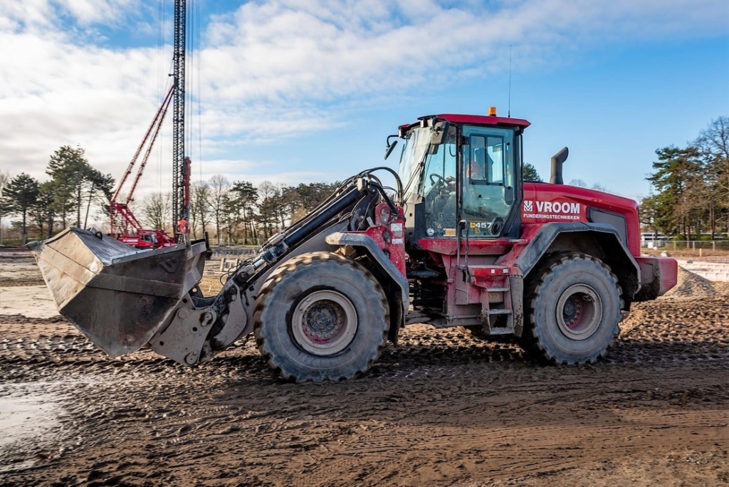 Shovels and wheel loaders
