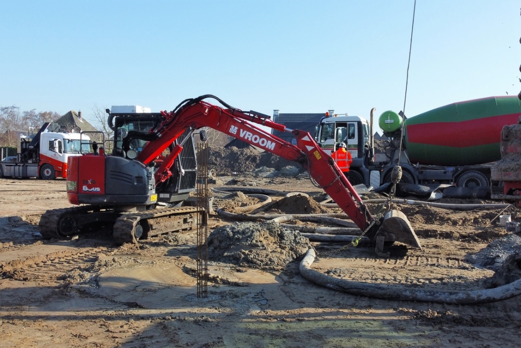 Hitachi ZX85US-6 mid-sized excavato
