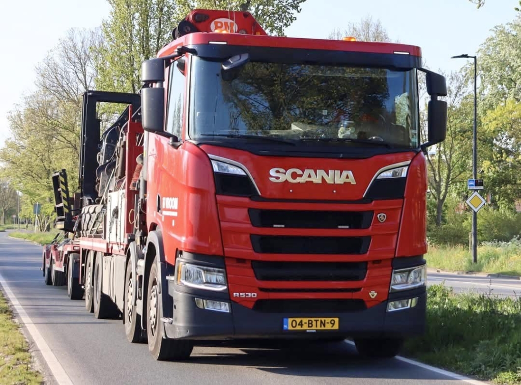 Vrachtwagenchauffeur (CE) – Semi dieplader of Combi met autolaadkraan (€ 3.800-€ 4.300)