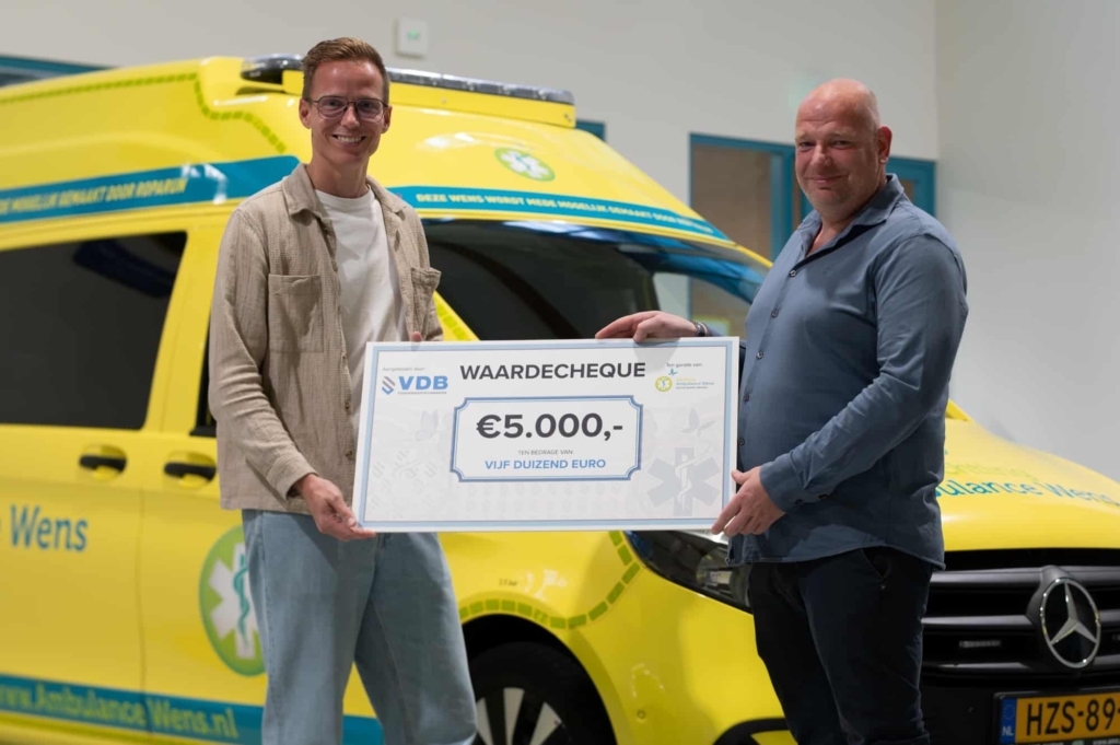 Vroom Groep en leveranciers steunen Stichting Ambulance Wens